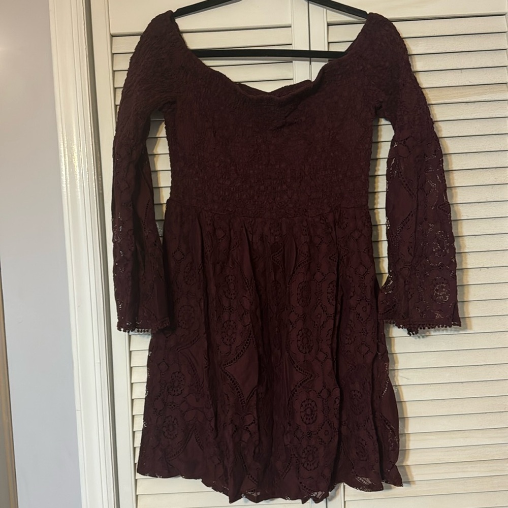 Xhilaration size large maroon lace top